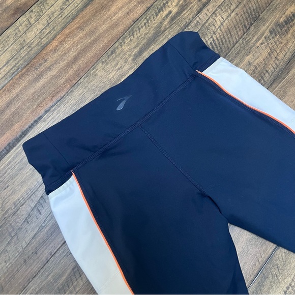 Brooks| Greenlight Running Capri Leggings - Picture 3 of 6